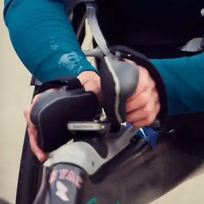 Custom wheelchair racing gloves for a better Paralympics experience