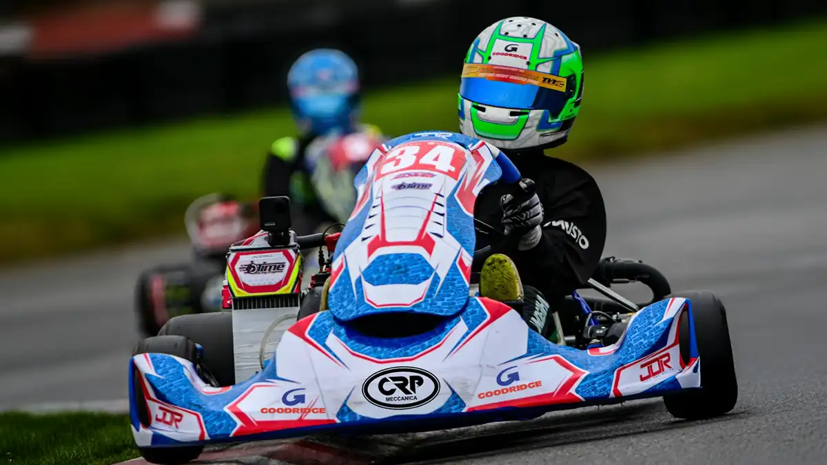 Jacop Underhill in pista, campionato di kart, giorno uno